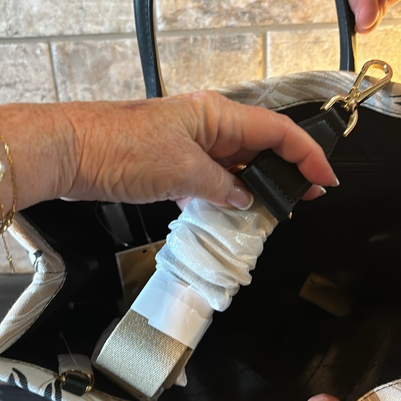 Michael Kors Palm tote-wallet not included, tags off - Picture 4 of 7